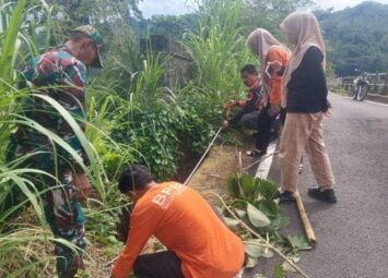 etugas Posko BPBD Bersama TNI Lakukan Kaji Cepat