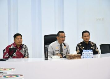 Pj Bupati Sinjai Bersama Kadis Pendidikan dan Kepala BKPSDMA